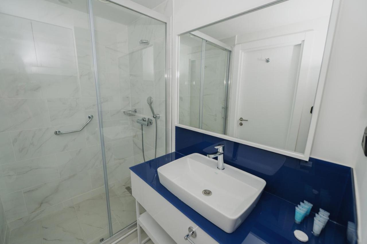 Blue Orbi City Hotel Батуми Экстерьер фото